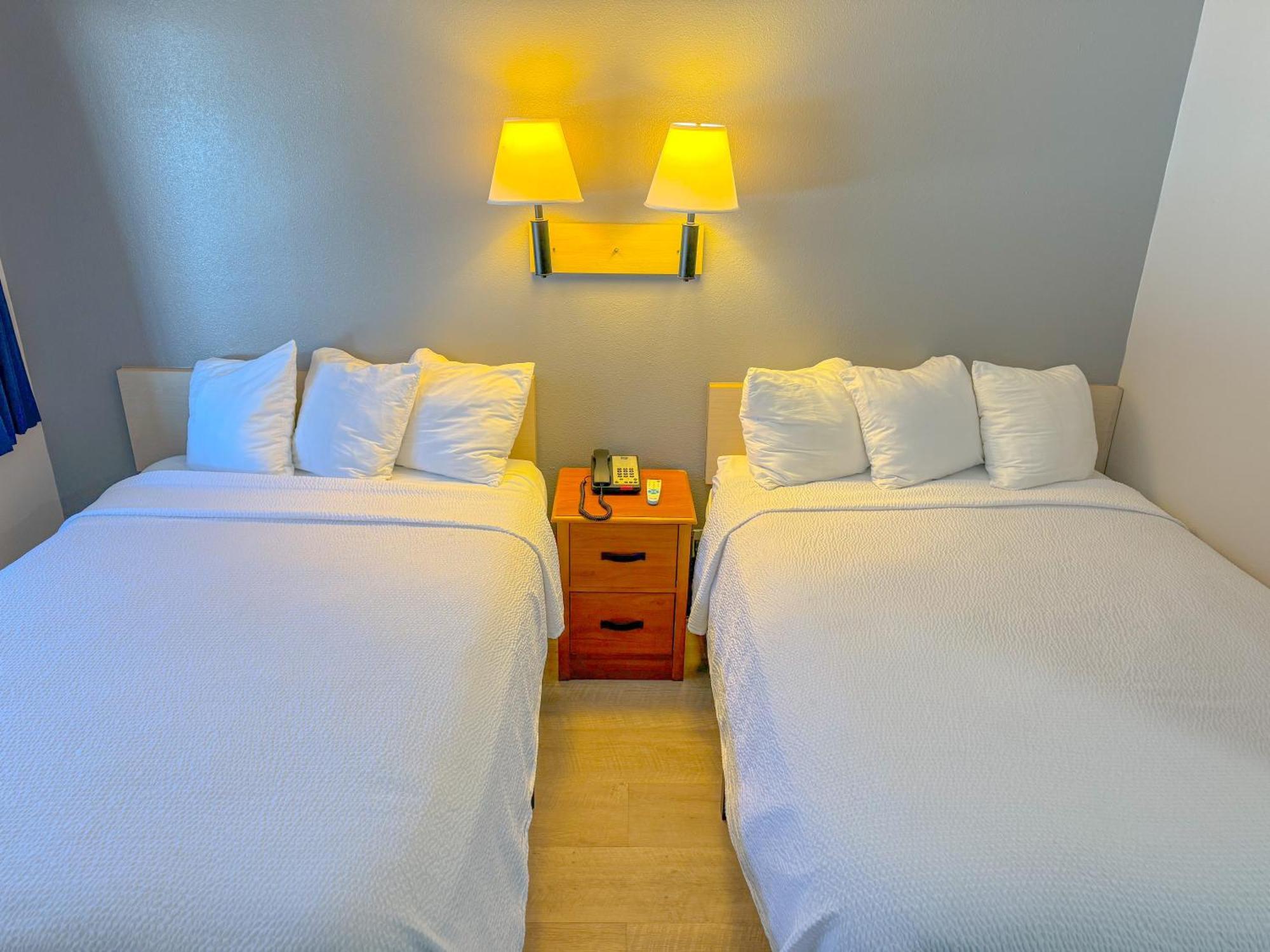Super 7 Motel Coralville Luaran gambar